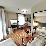119 W Pieciogwiazdkowym Royal Tulip Plaza Tuz Tuz Dobruk Apartmán *
