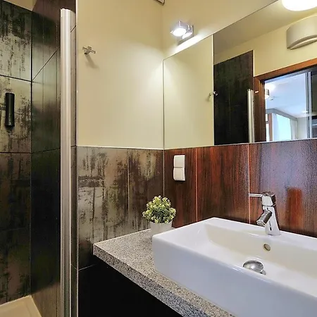 119 W Pieciogwiazdkowym Royal Tulip Plaza Tuz Tuz Dobruk Апартаменти